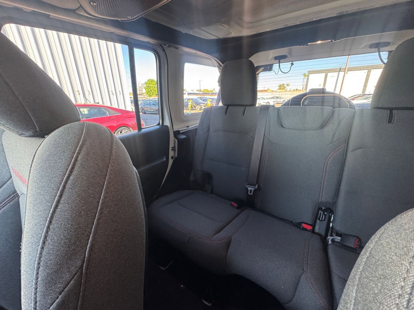Used 2025 Jeep Wrangler Unlimited Rubicon image 39