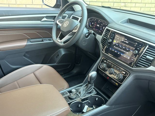 Used 2023 Volkswagen Atlas SE w/ Panoramic Sunroof Package image 12