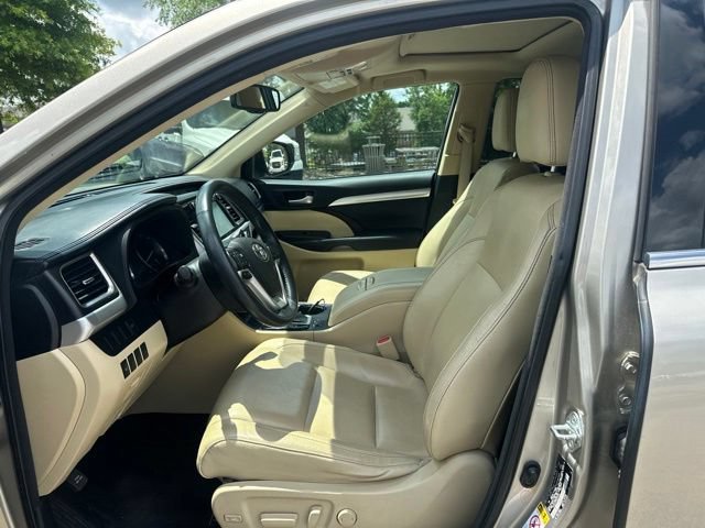 Used 2016 Toyota Highlander XLE AWD/4WD image 11