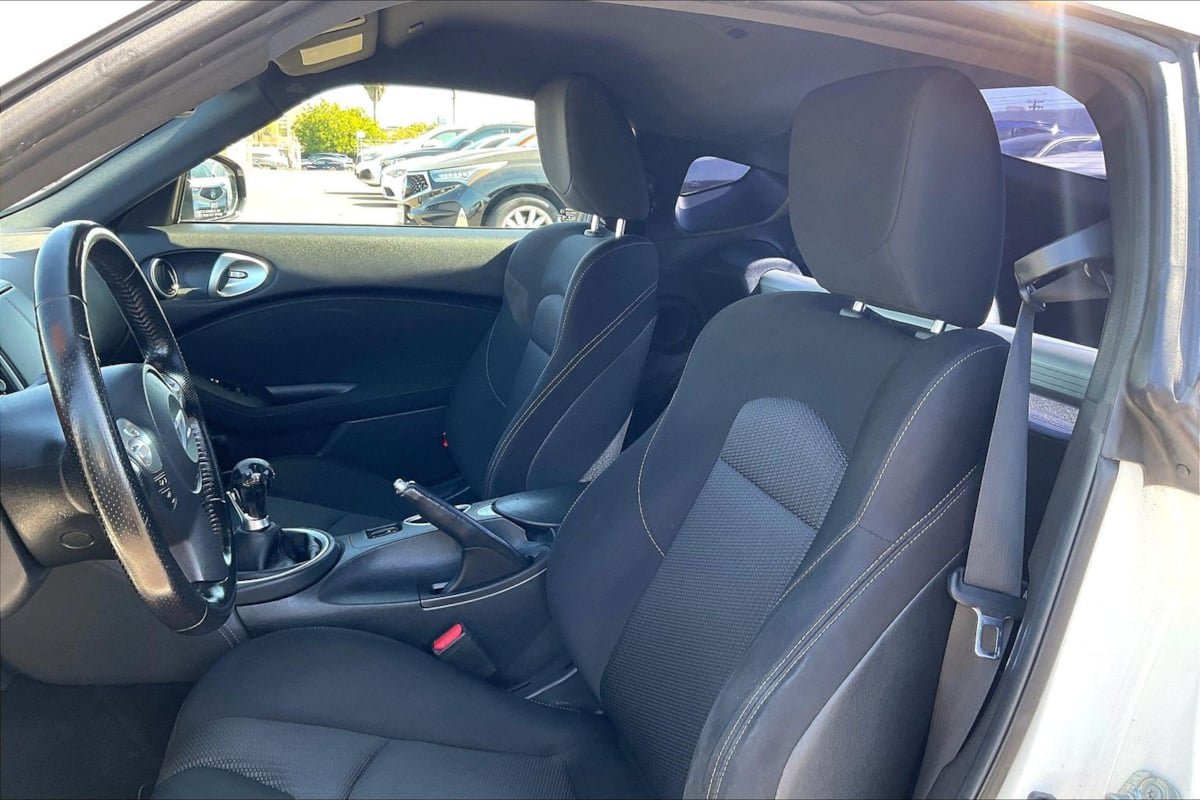 Used 2020 Nissan 370Z Coupe RWD image 22