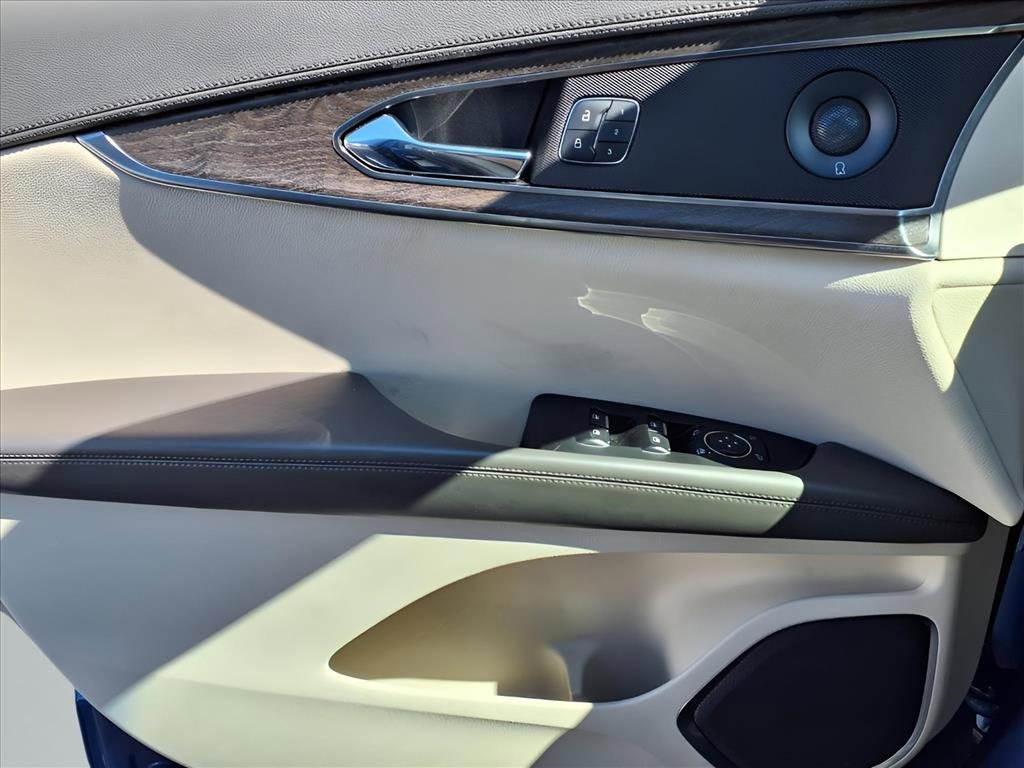 Used 2020 Lincoln Nautilus Reserve image 18