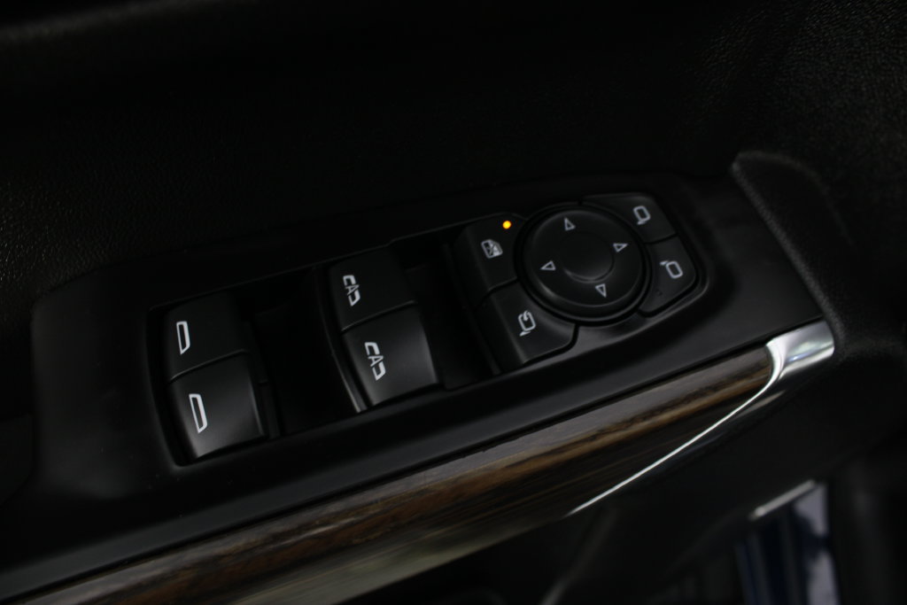 Used 2020 Chevrolet Silverado 1500 High Country w/ Technology Package AWD/4WD image 17