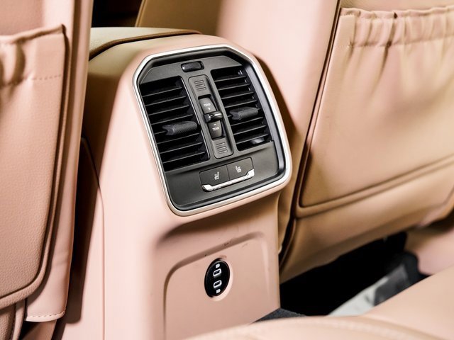 Used 2025 Porsche Macan image 25