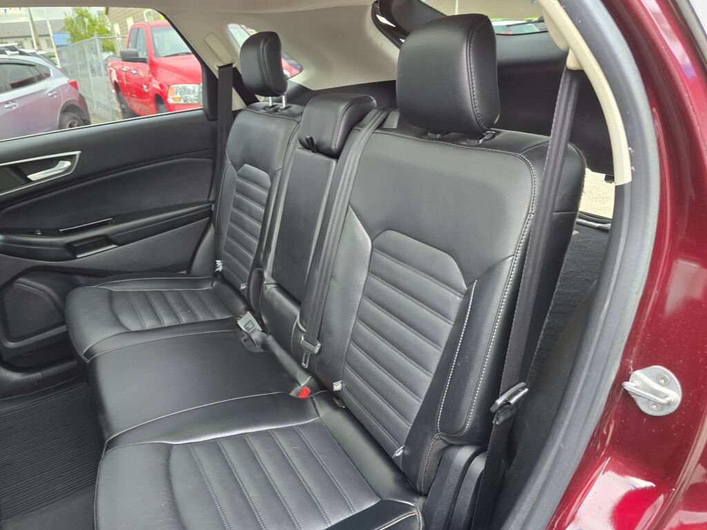 Used 2017 Ford Edge SEL w/ Equipment Group 201A AWD/4WD image 17
