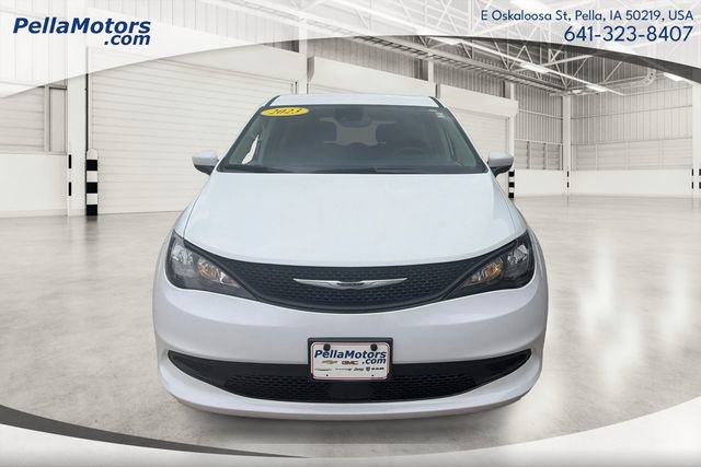Used 2023 Chrysler Voyager LX FWD image 7