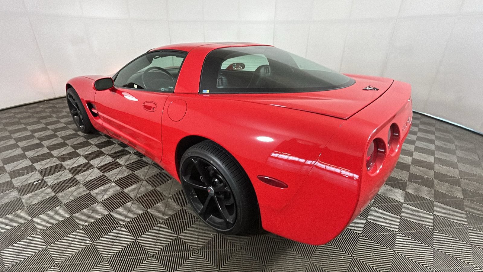 Used 2004 Chevrolet Corvette Coupe RWD image 5