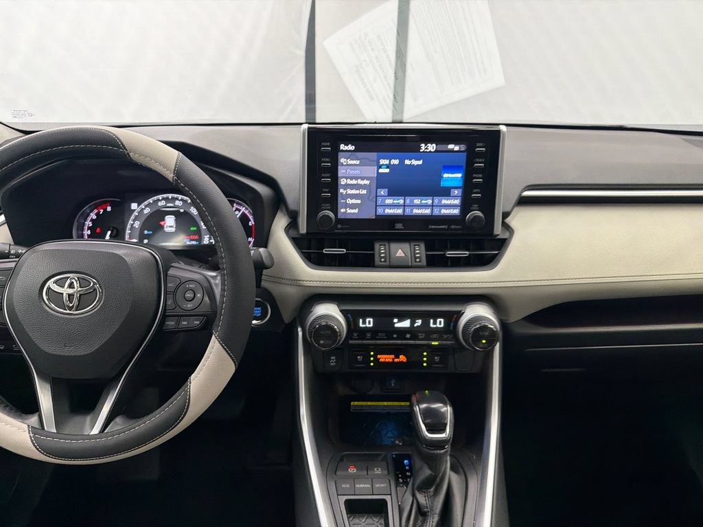 Used 2020 Toyota RAV4 Limited FWD image 31