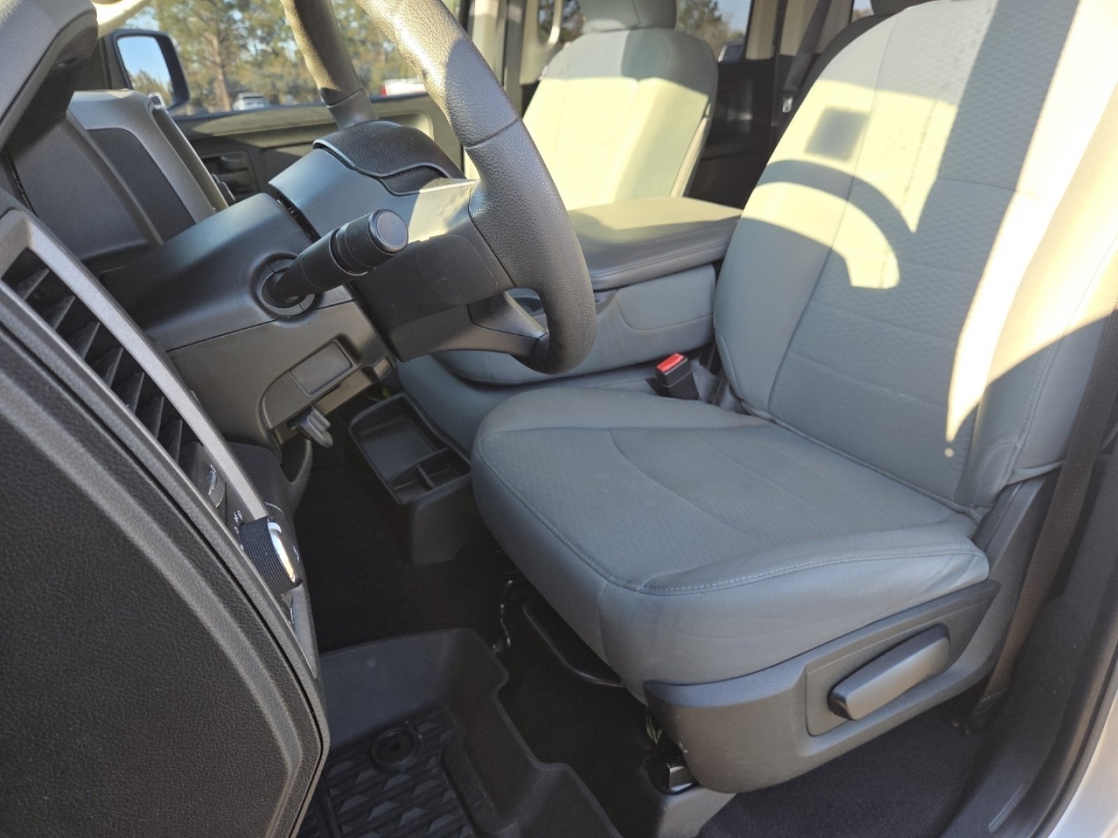 Used 2018 RAM 1500 Express image 25