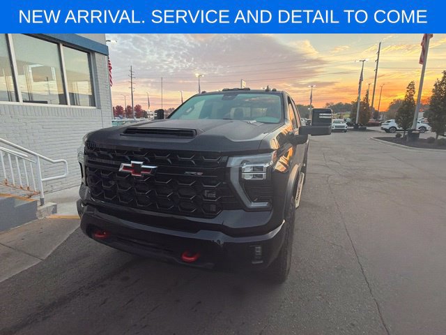 Certified 2025 Chevrolet Silverado 2500 ZR2 w/ Technology Package AWD/4WD image 2