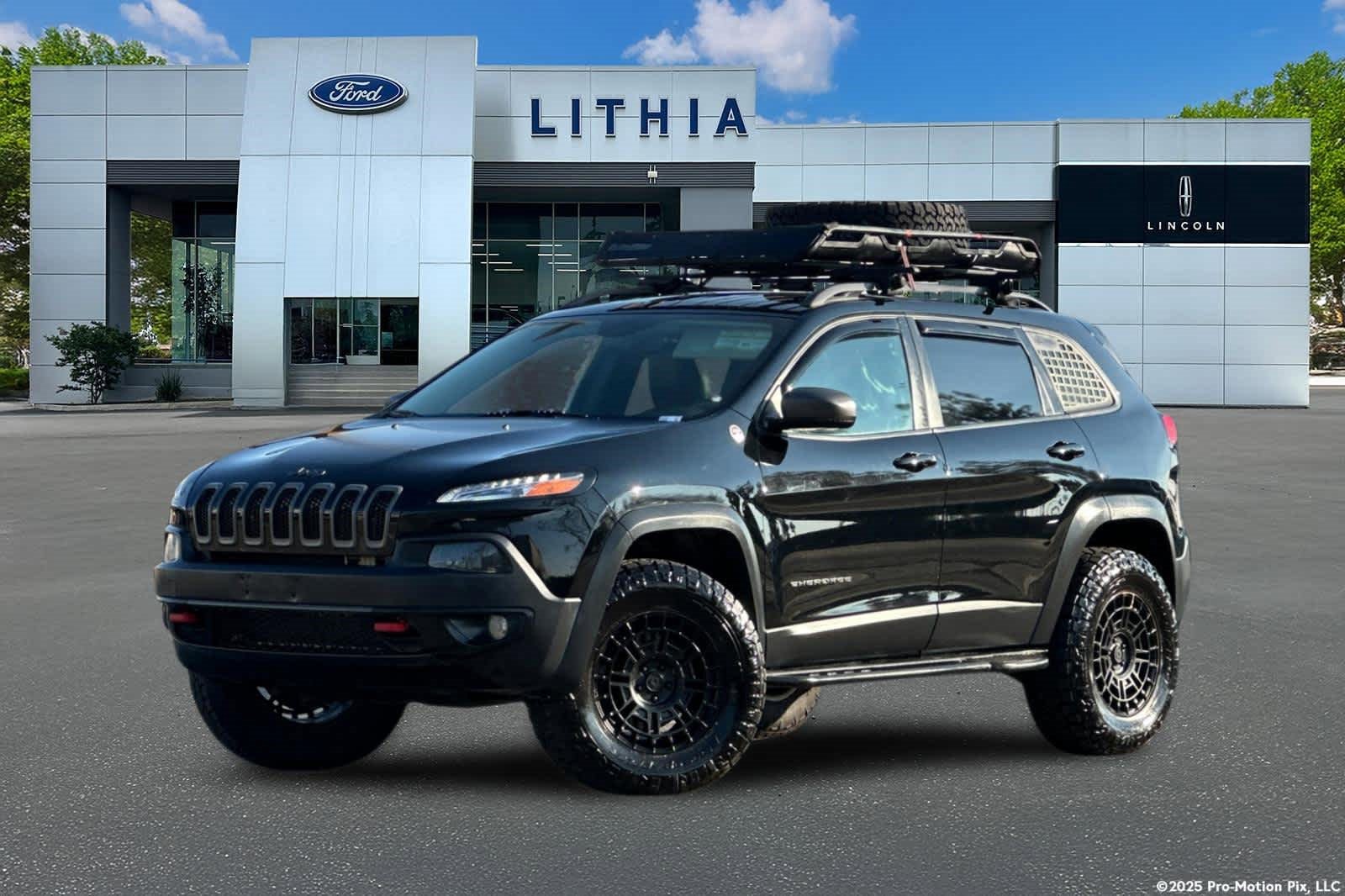 Used 2018 Jeep Cherokee Trailhawk w/ Comfort/Convenience Group