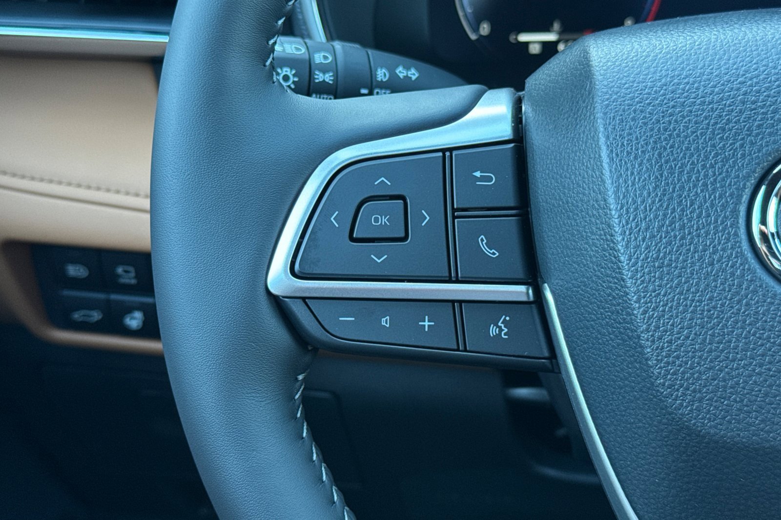 New 2025 Toyota Highlander Platinum image 28