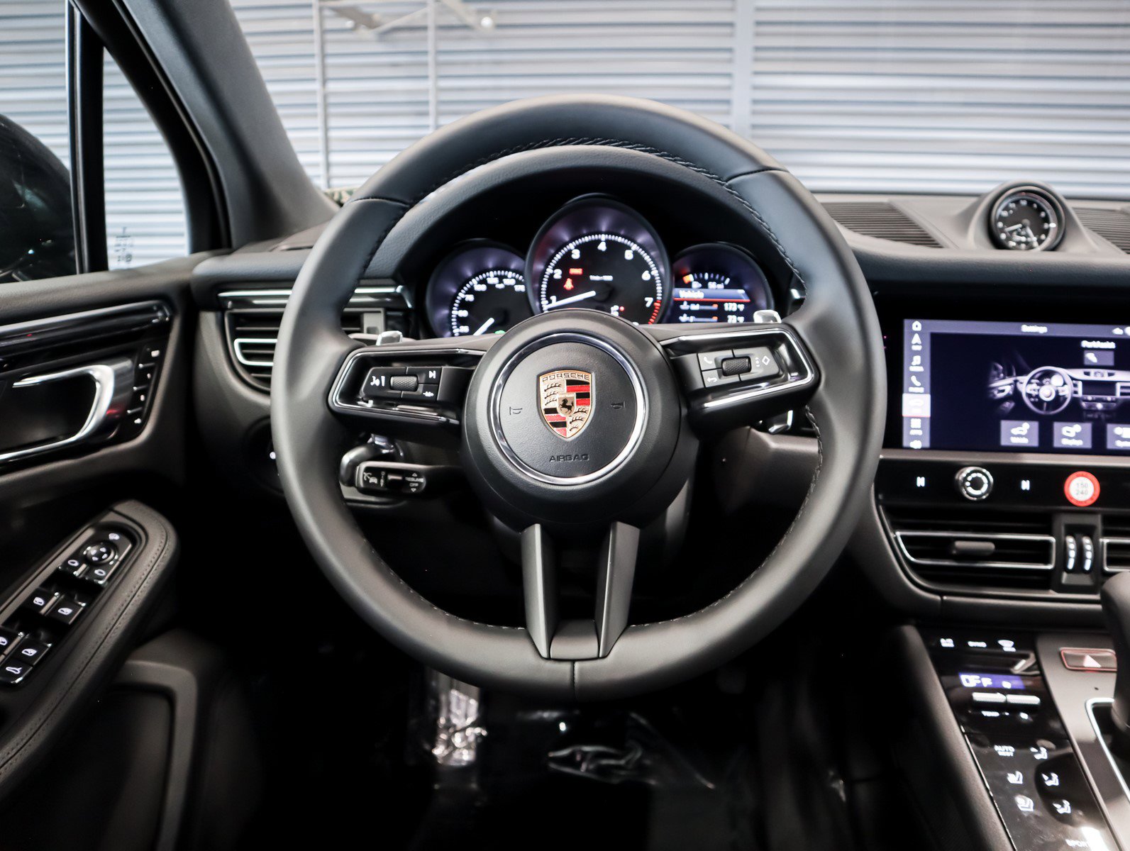 New 2026 Porsche Macan image 15