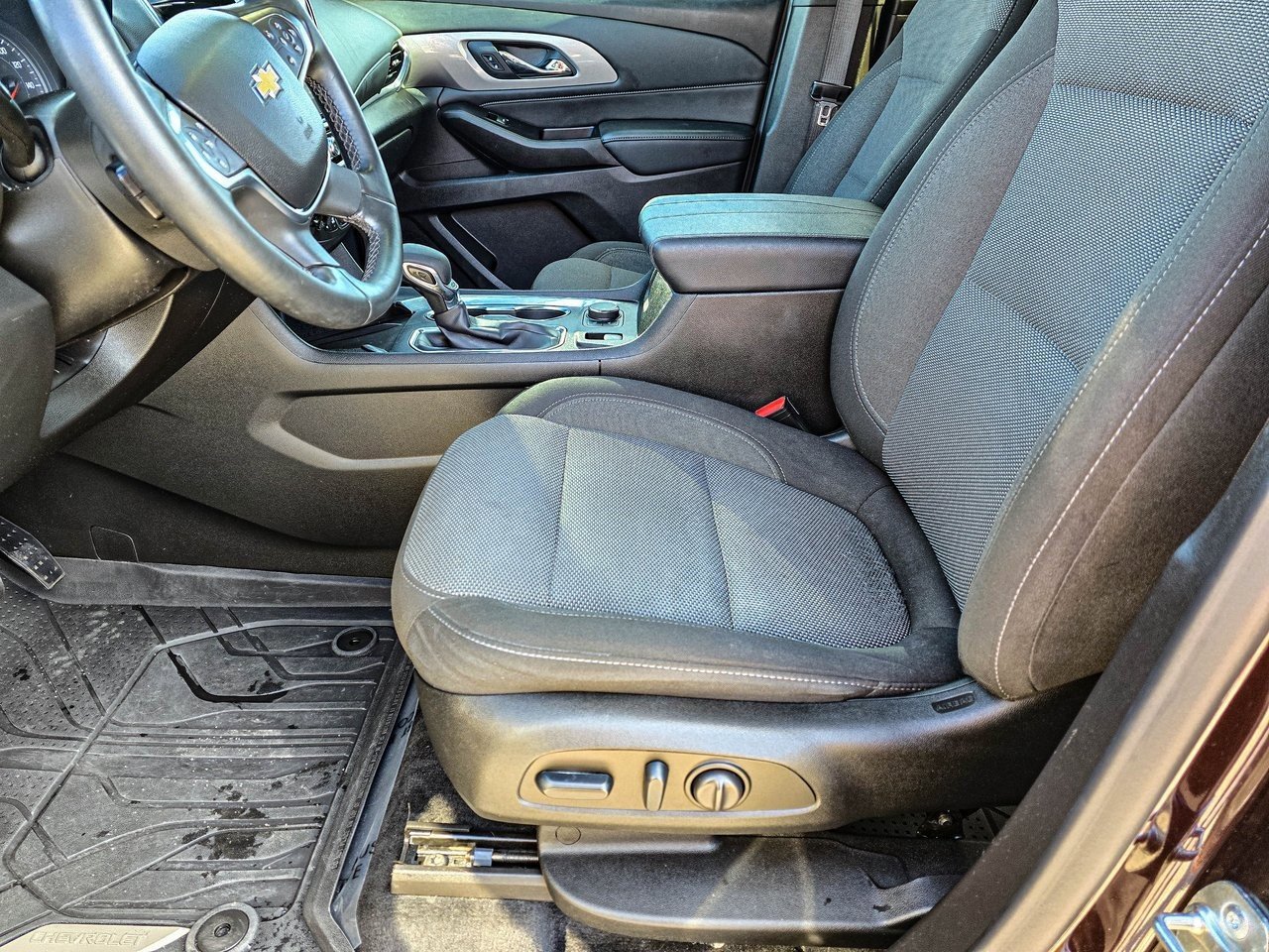 Certified 2023 Chevrolet Traverse LT w/ Rear Camera Mirror Package image 13