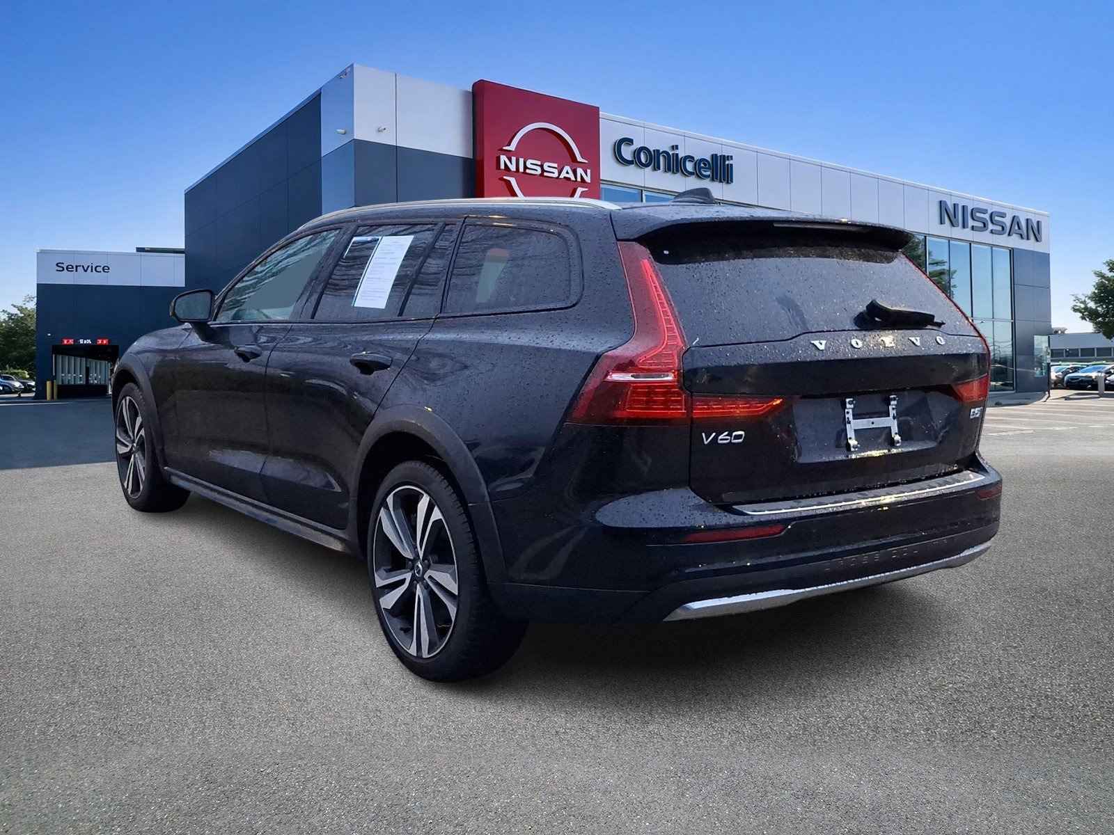 Used 2024 Volvo V60 B5 Cross Country Plus w/ Protection Package Premier AWD/4WD image 4