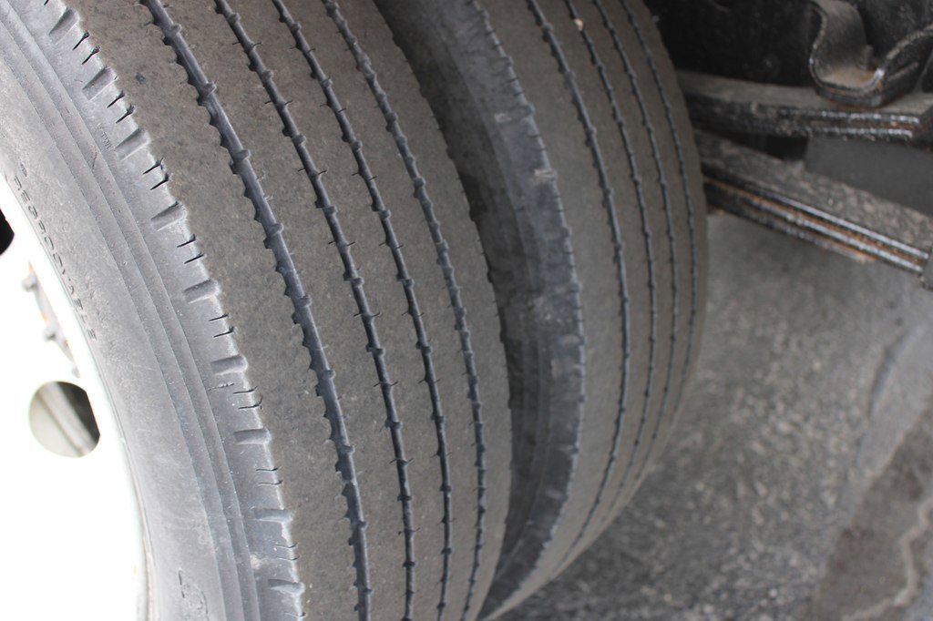 Used 2019 Isuzu NPR image 28