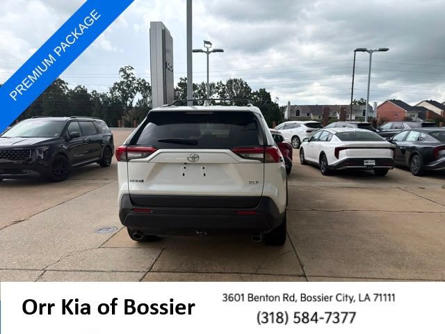 Used 2022 Toyota RAV4 XLE Premium FWD image 10