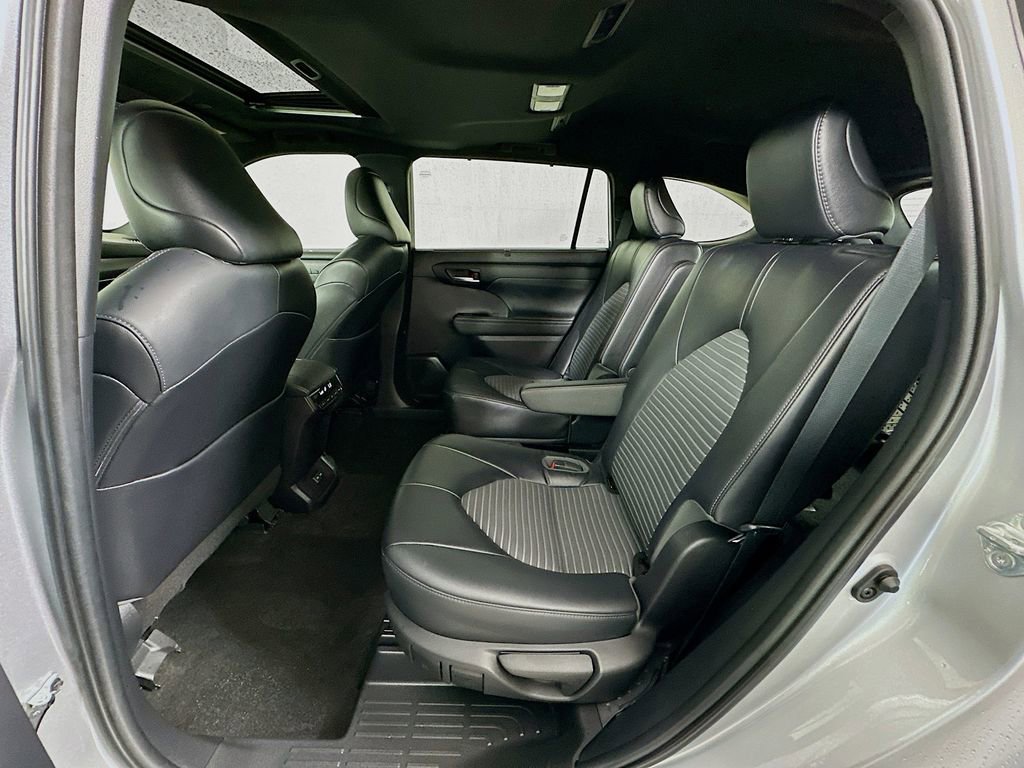 Used 2023 Toyota Highlander XSE image 25