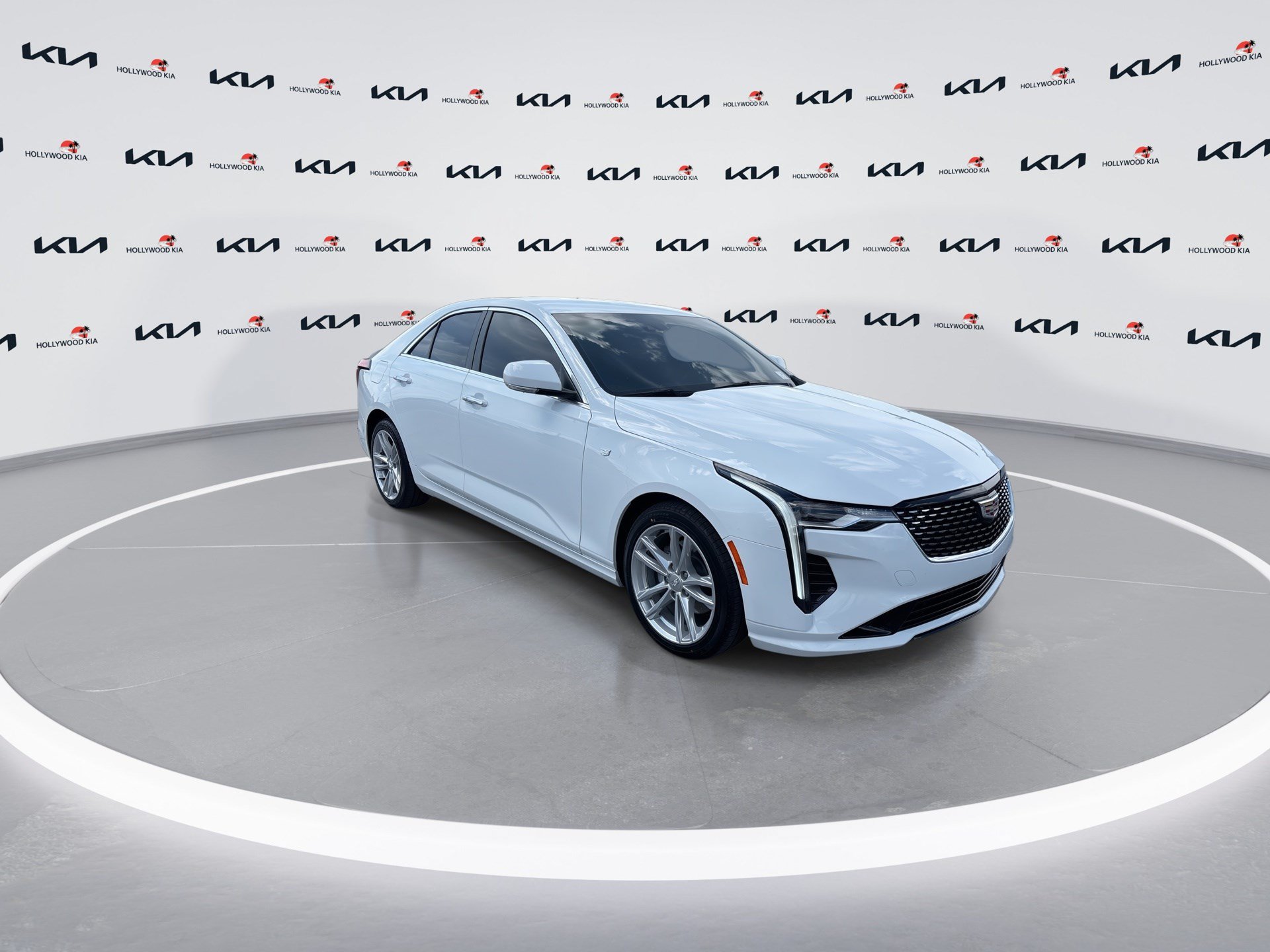 Used 2024 Cadillac CT4 Luxury RWD image 2