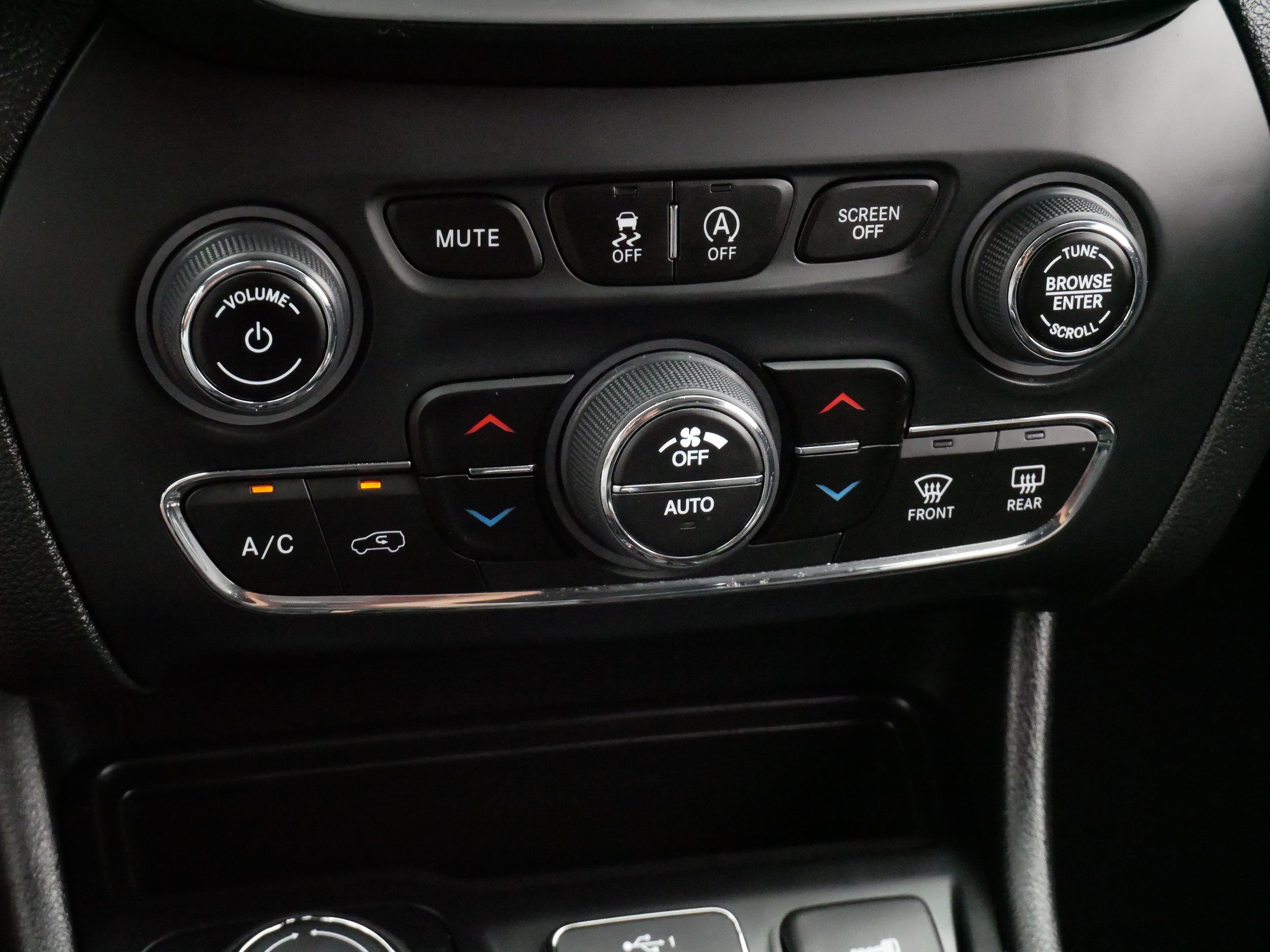 Used 2023 Jeep Cherokee Altitude Lux AWD/4WD image 23