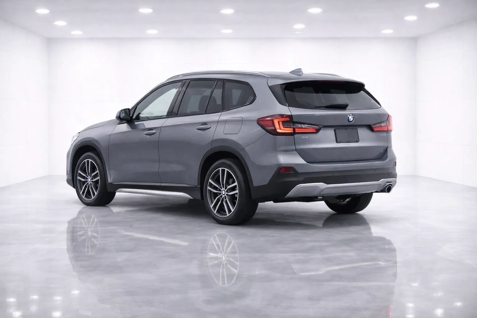 Used 2023 BMW X1 xDrive28i w/ Premium Package AWD/4WD image 3
