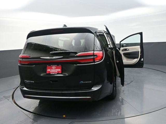 Used 2023 Chrysler Pacifica Touring-L FWD image 43