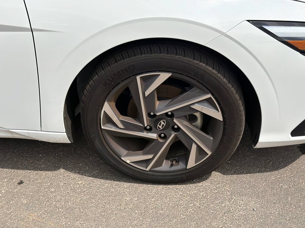 Certified 2025 Hyundai Elantra Sport FWD image 12