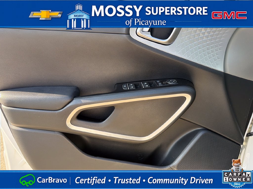 Used 2025 Kia Soul LX w/ LX Technology Package FWD image 13