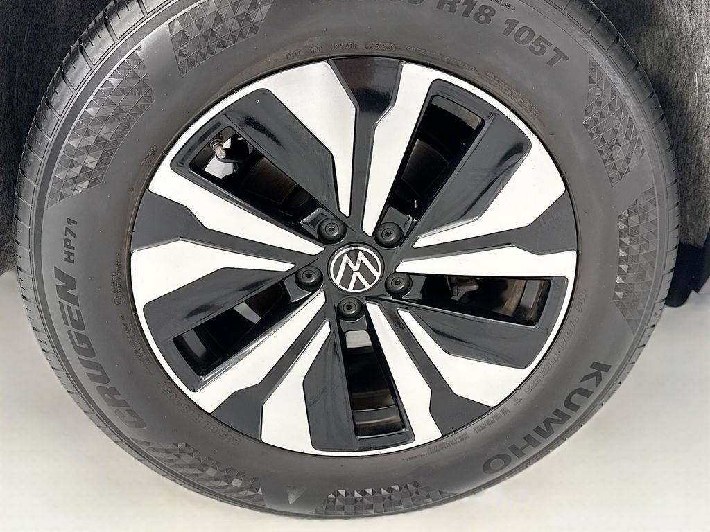Used 2024 Volkswagen Atlas Cross Sport SE FWD image 31