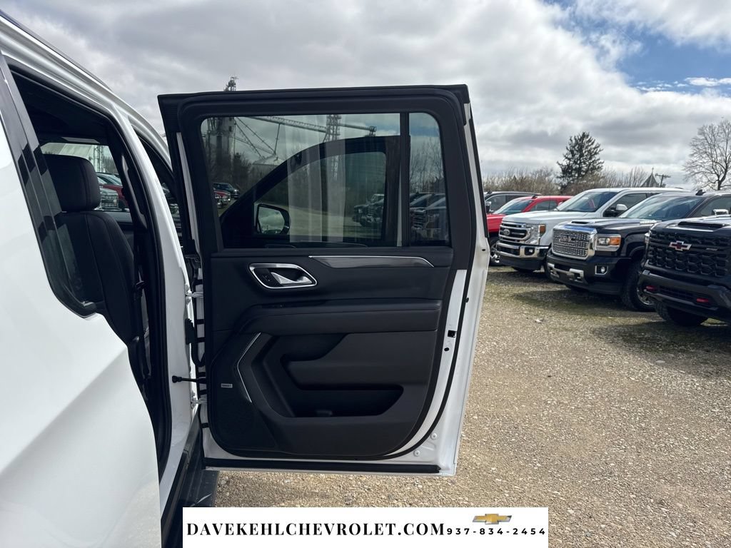 Used 2022 Chevrolet Suburban RST w/ Luxury Package AWD/4WD image 30