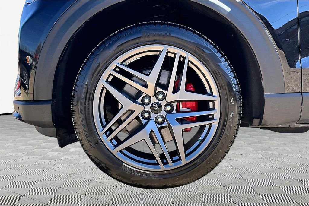 Certified 2025 Ford Explorer ST-Line w/ ST-Line Street Pack image 9