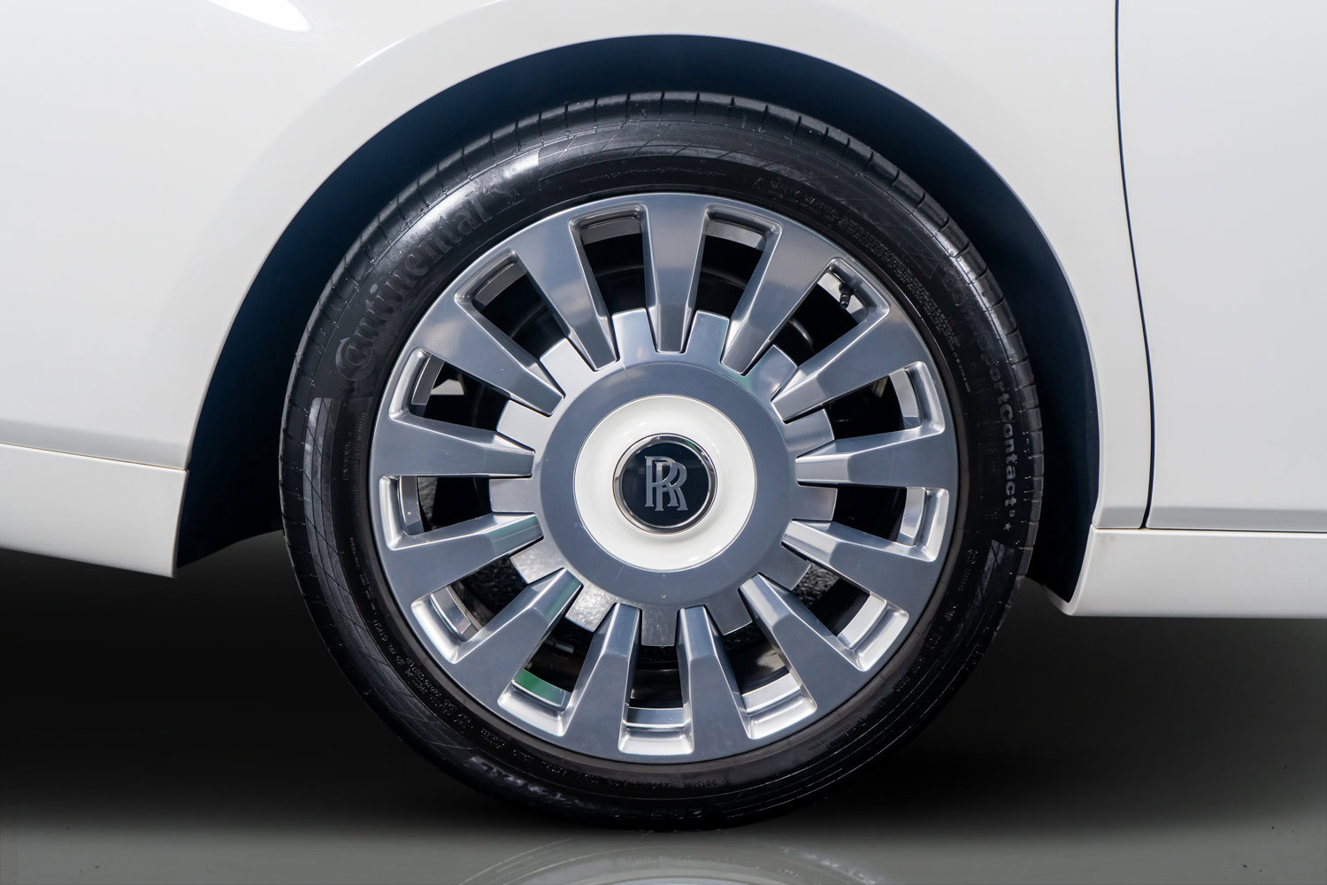 Used 2019 Rolls-Royce Phantom Sedan image 9