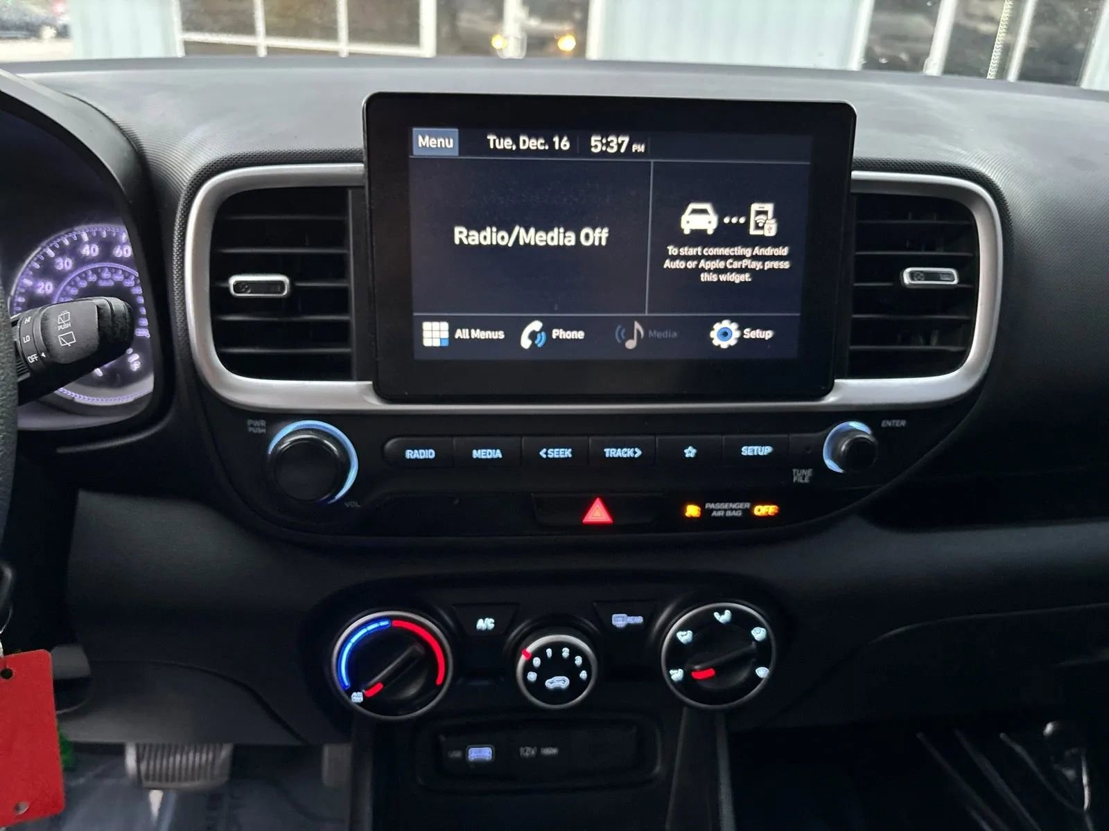 Used 2022 Hyundai Venue SE FWD image 18