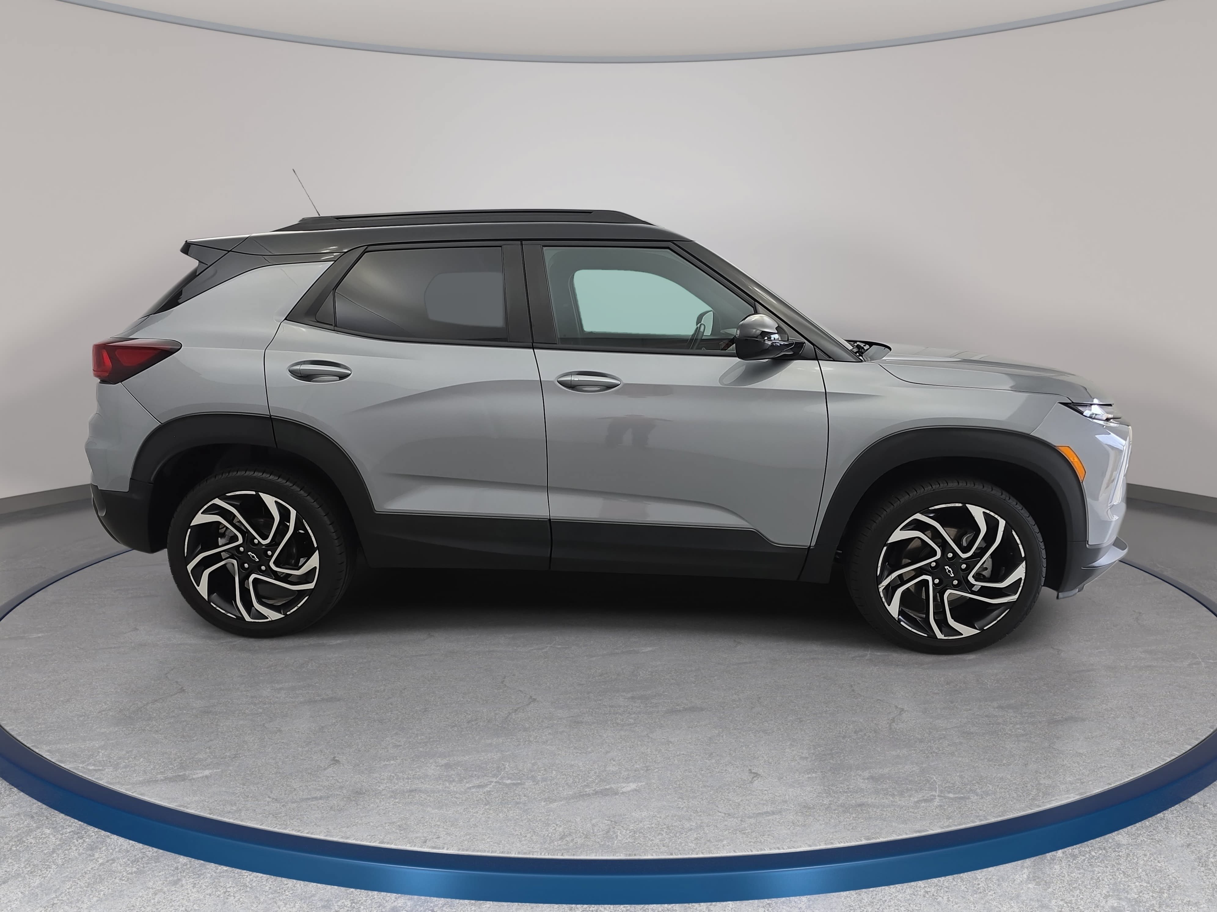 Used 2025 Chevrolet TrailBlazer RS w/ Convenience Package AWD/4WD image 4