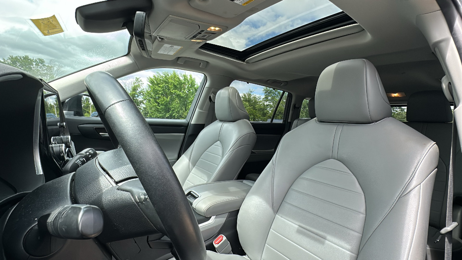Used 2023 Toyota Highlander XLE FWD image 14