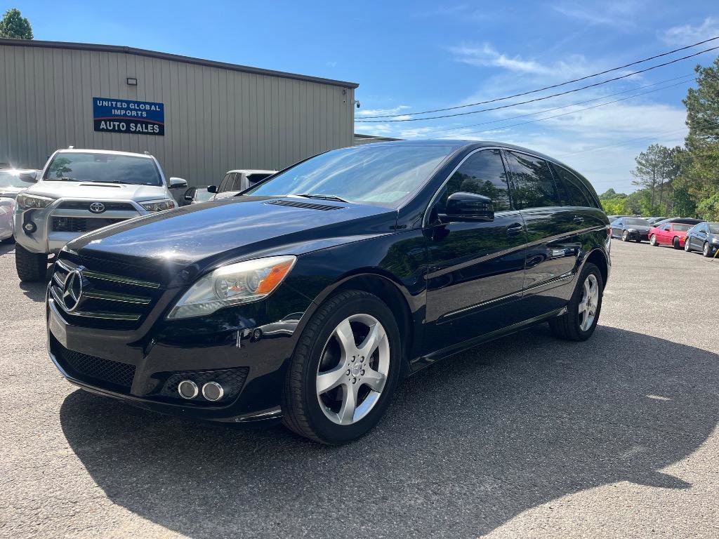 Used 2011 Mercedes-Benz R 350 4MATIC image 2