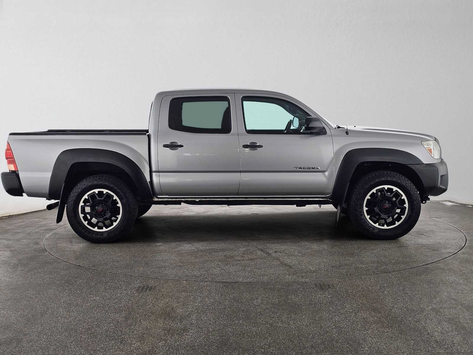 Used 2015 Toyota Tacoma PreRunner w/ Convenience Package RWD image 2