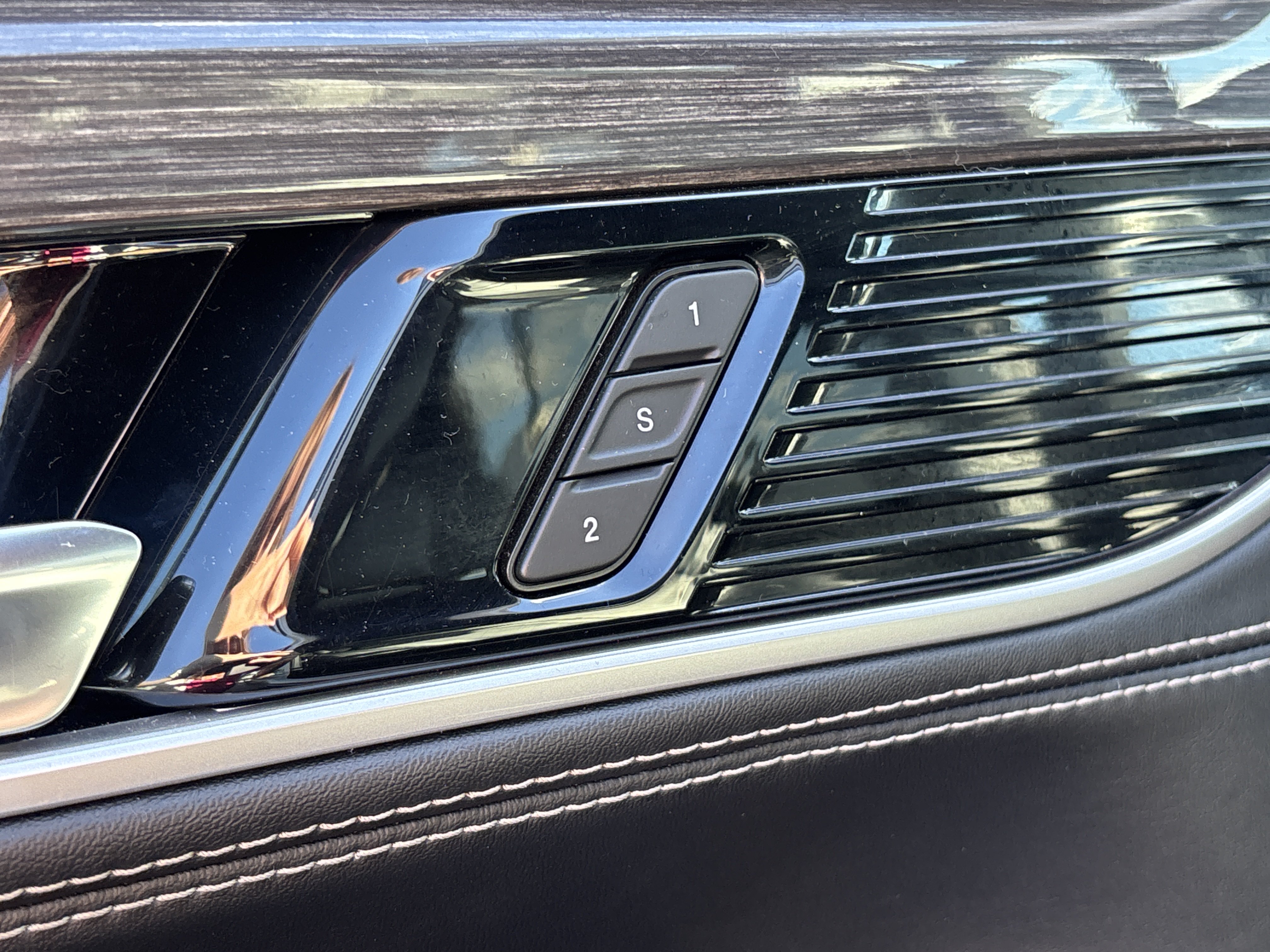 Used 2022 Jeep Wagoneer Series III AWD/4WD image 35