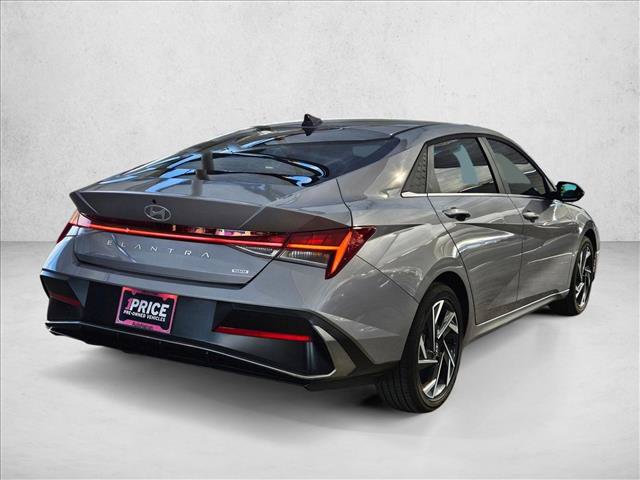 Used 2025 Hyundai Elantra Limited FWD image 5