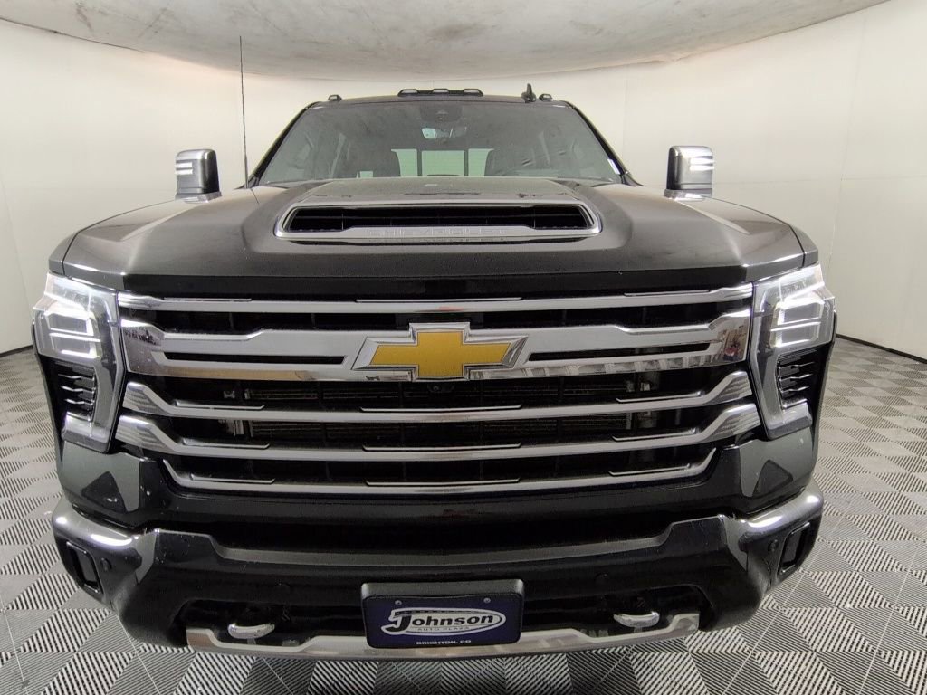 Used 2024 Chevrolet Silverado 3500 High Country w/ High Country Premium Package AWD/4WD image 2
