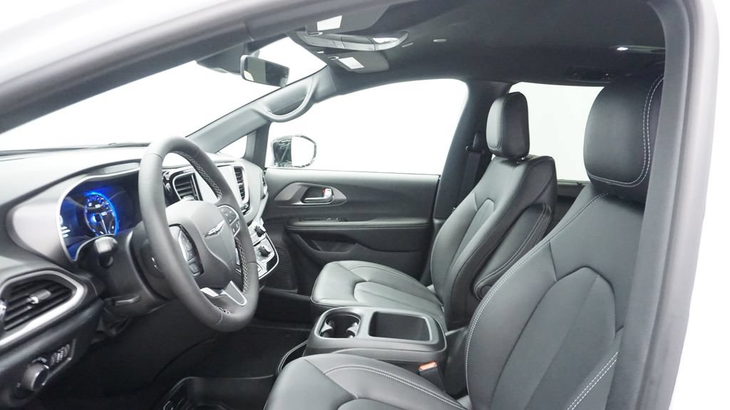 New 2026 Chrysler Voyager LX FWD image 28