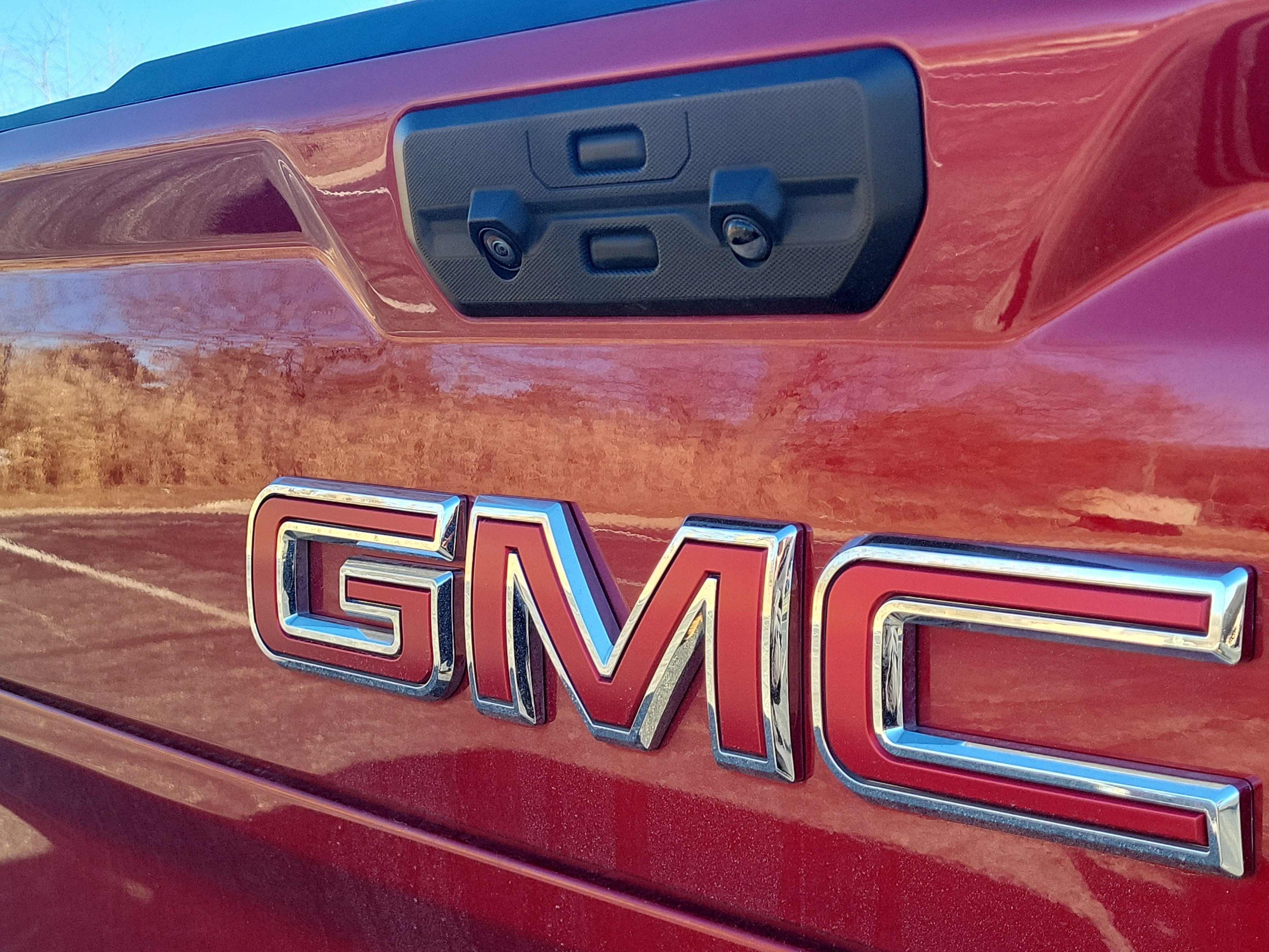 Used 2024 GMC Sierra 1500 AT4 w/ Technology Package image 6