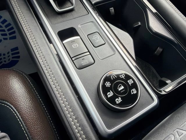Certified 2025 Nissan Pathfinder Platinum AWD/4WD image 36