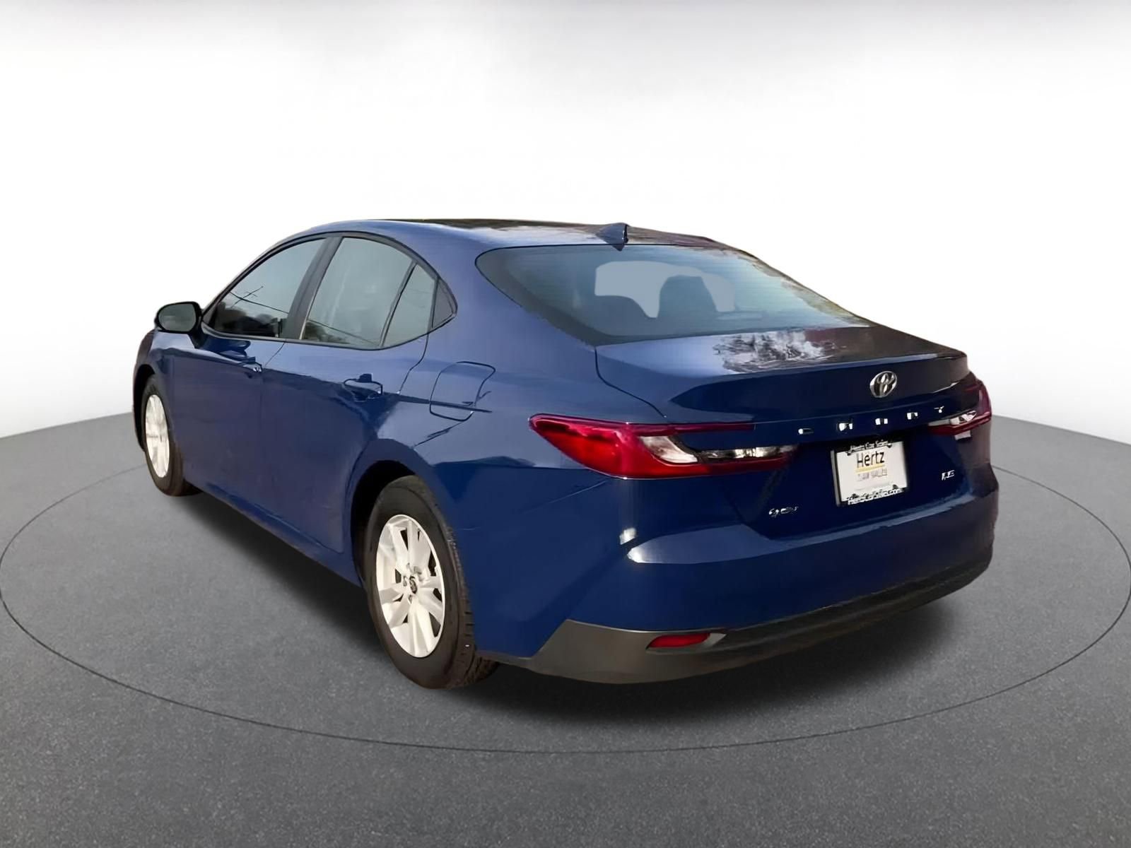 Used 2025 Toyota Camry LE image 11