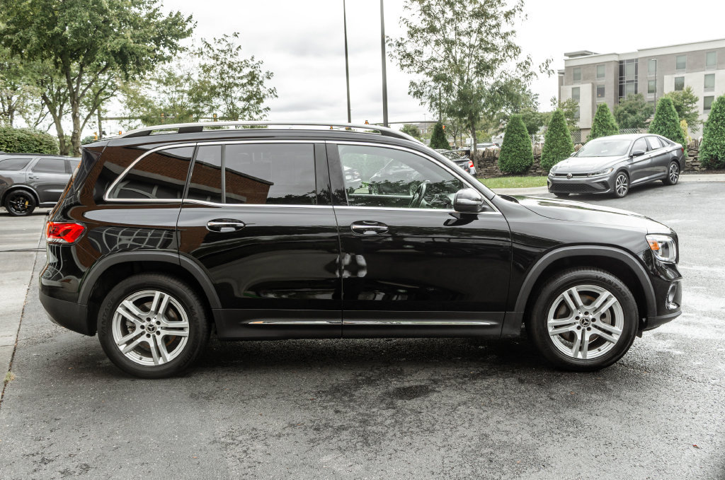 Used 2022 Mercedes-Benz GLB 250 4MATIC w/ Premium Package Lite image 3