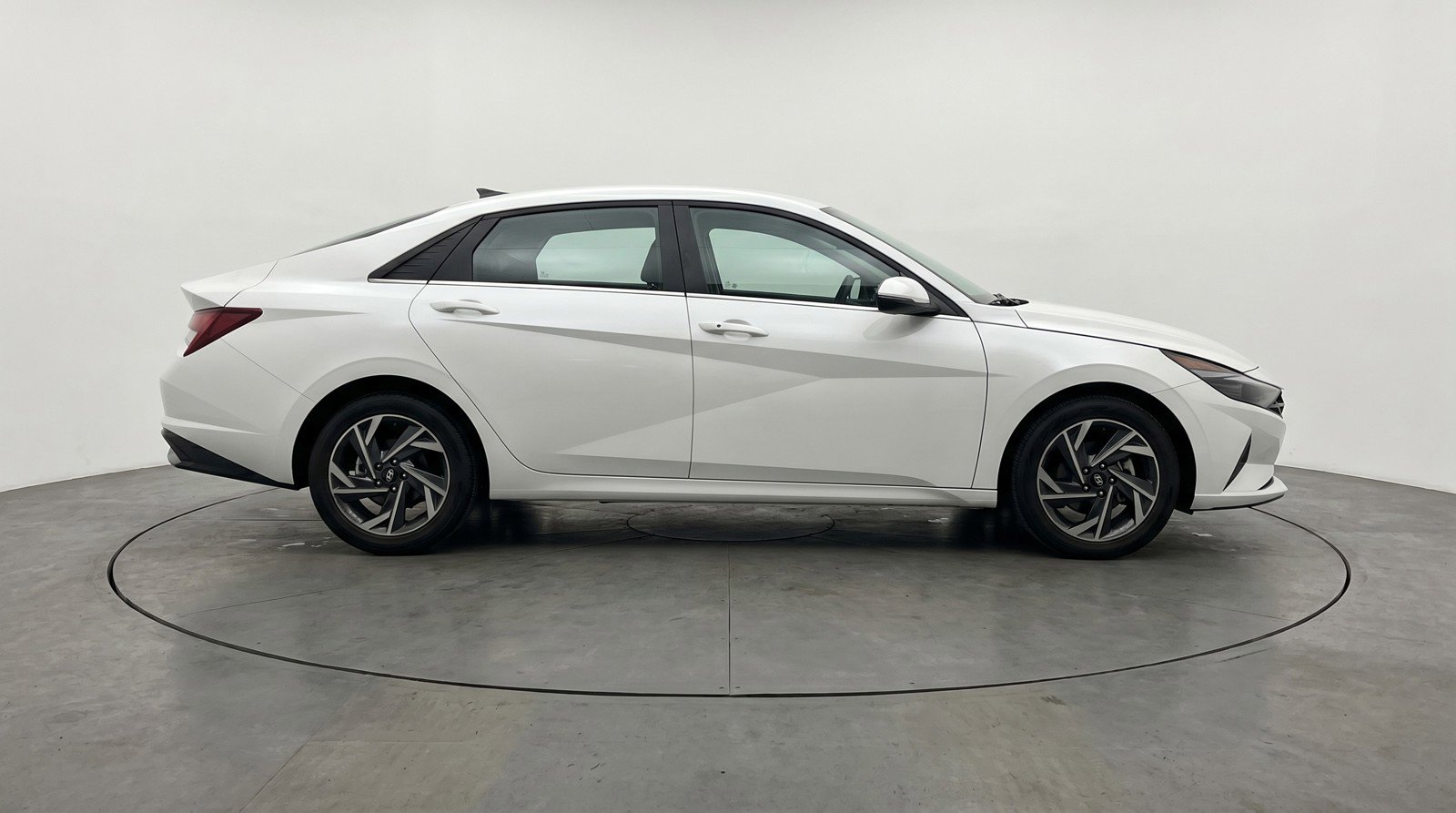 Used 2025 Hyundai Elantra SEL image 11