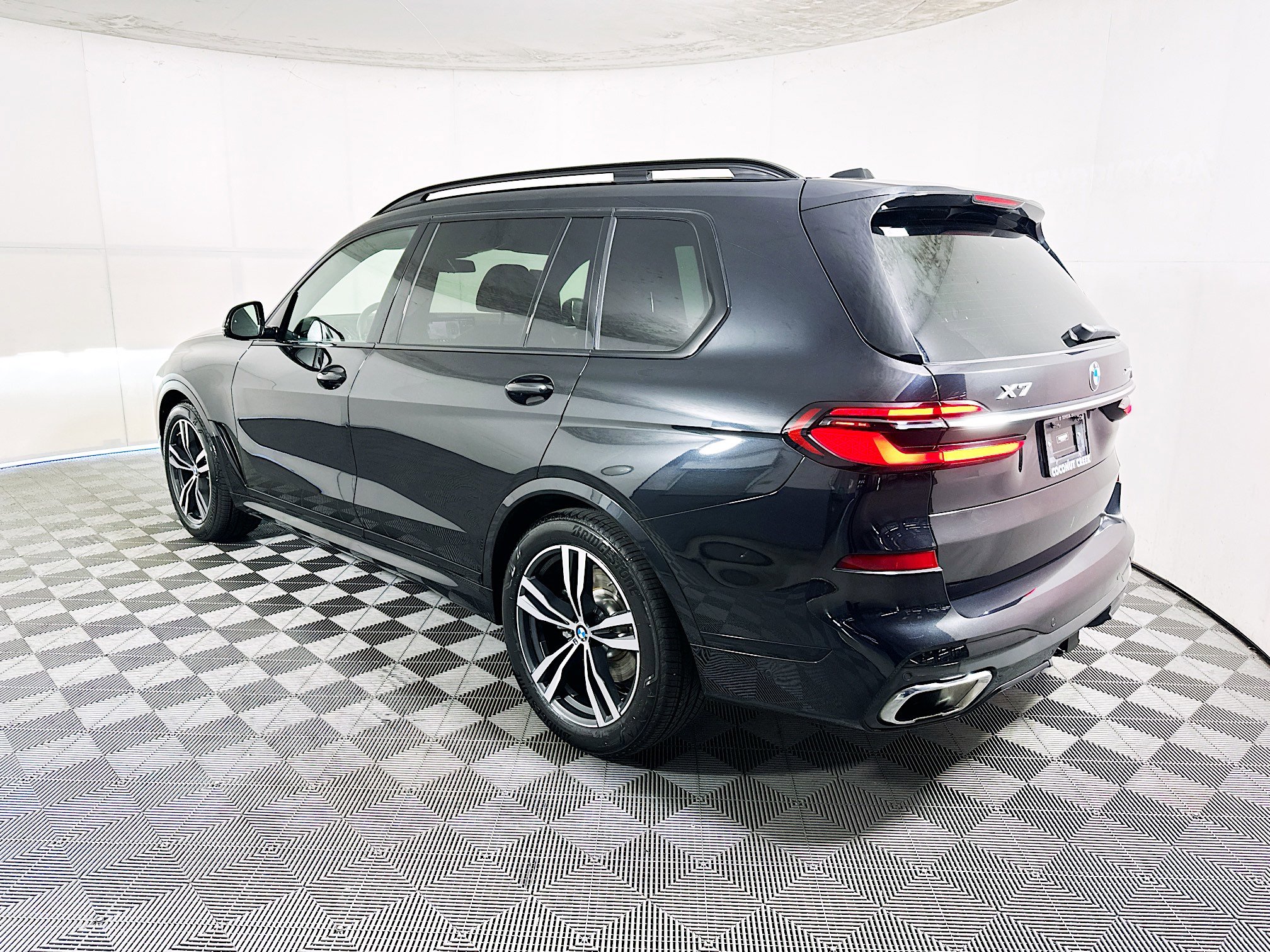 Used 2024 BMW X7 xDrive40i w/ M Sport Package image 5