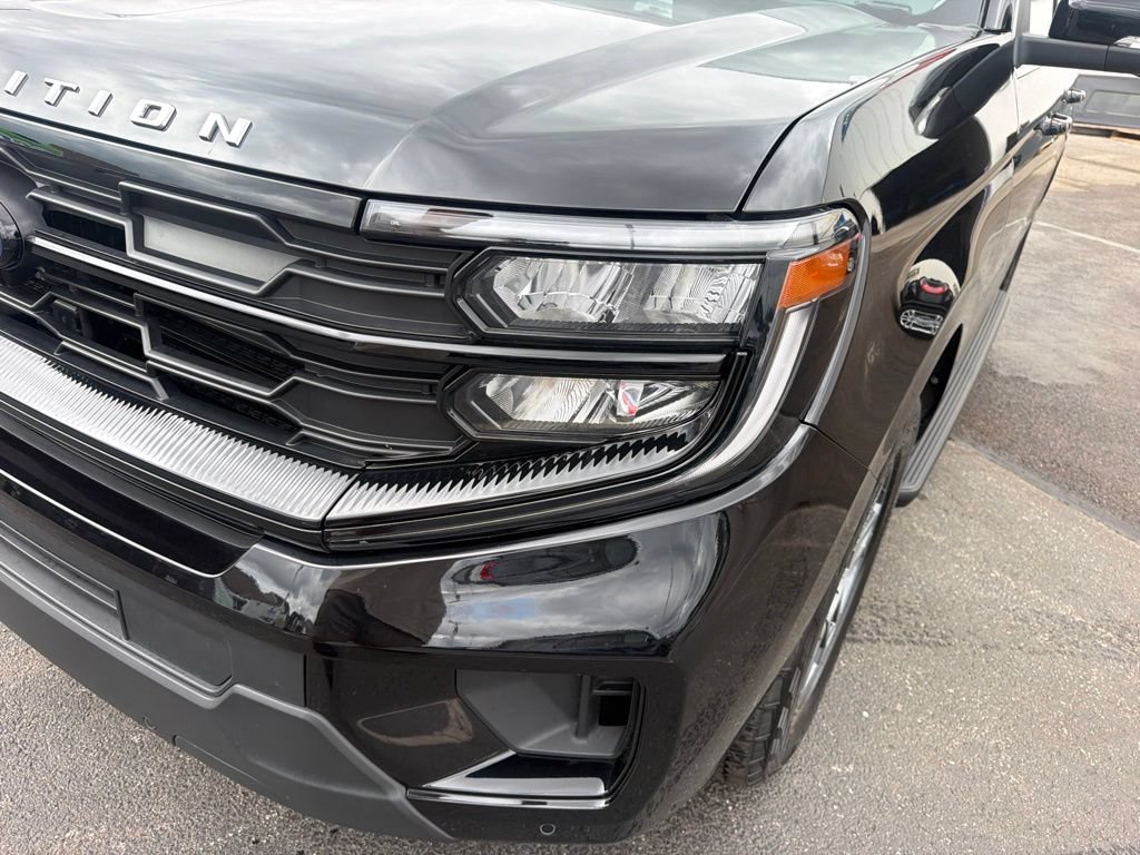 Used 2026 Ford Expedition Active AWD/4WD image 17