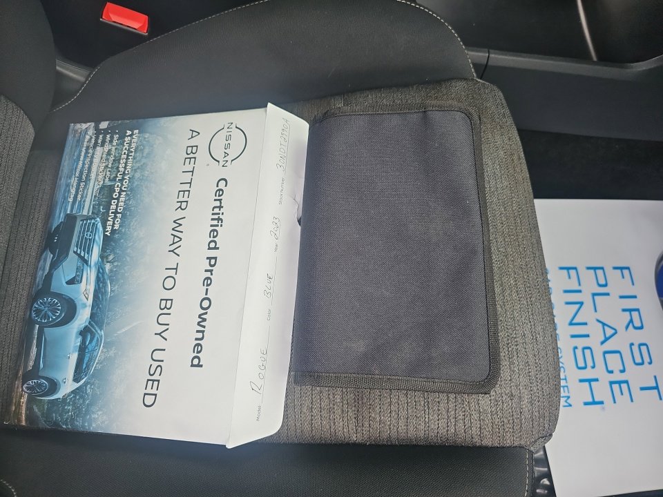 Used 2023 Nissan Rogue SV image 38