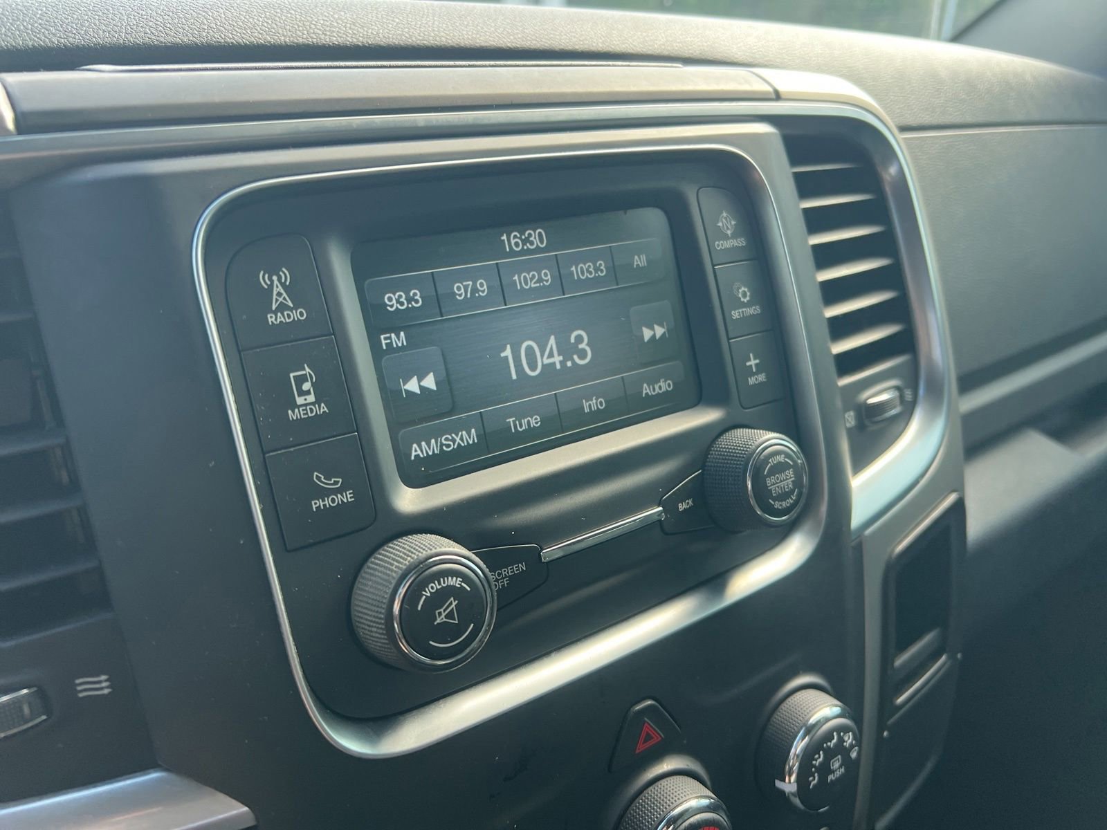 Used 2016 RAM 1500 Classic SLT RWD image 11