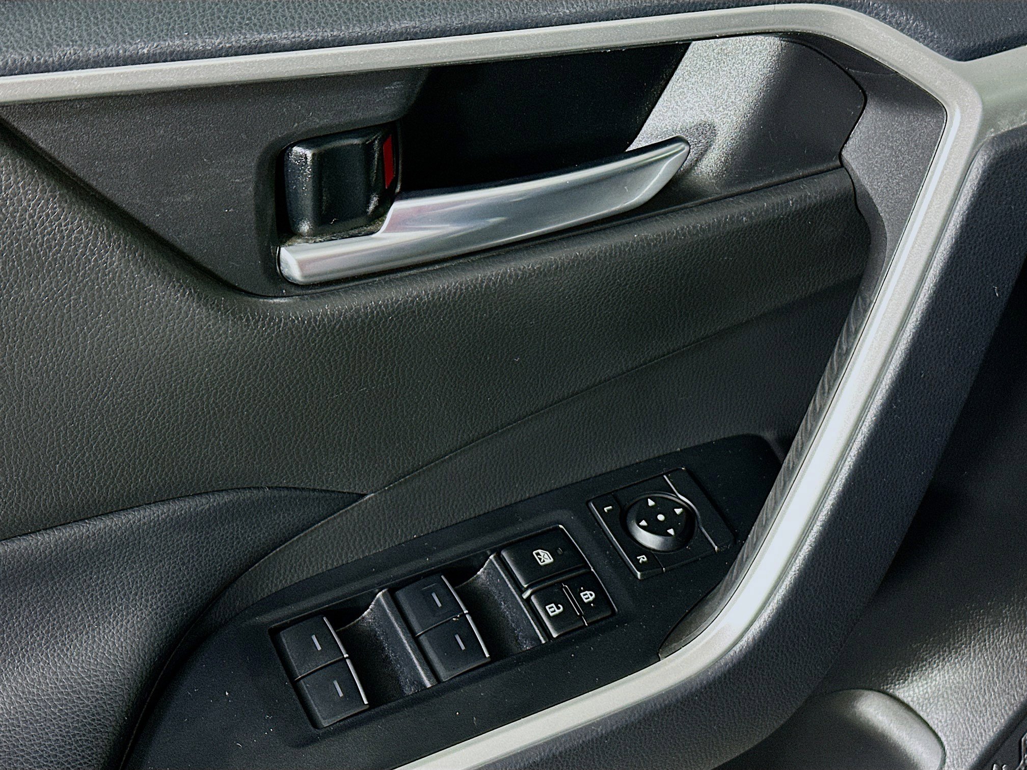 Used 2024 Toyota RAV4 XLE Premium image 14